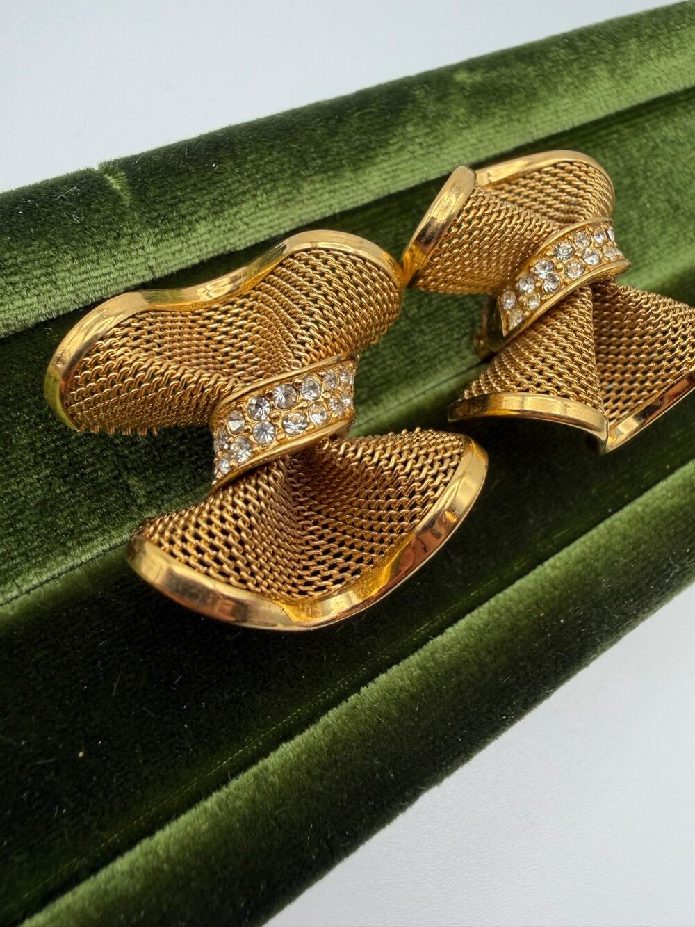 Rare Givenchy Paris New York Goldtone Mesh Detailed Bow tie Knot Cute Clip on